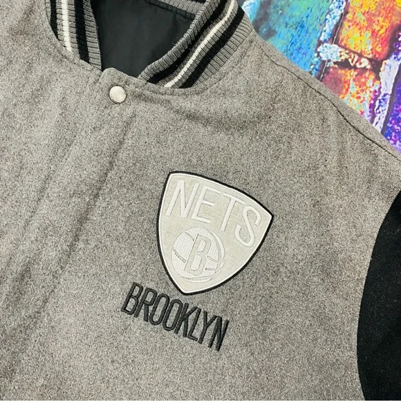 Men's Brooklyn Nets JH Design Gray/Black Embroidered Logo Reversible Fleece XL